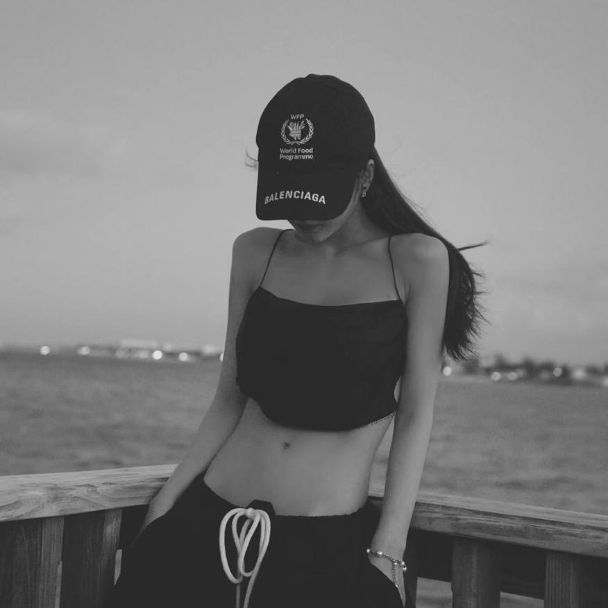 ❧ w  ʰ ʲ