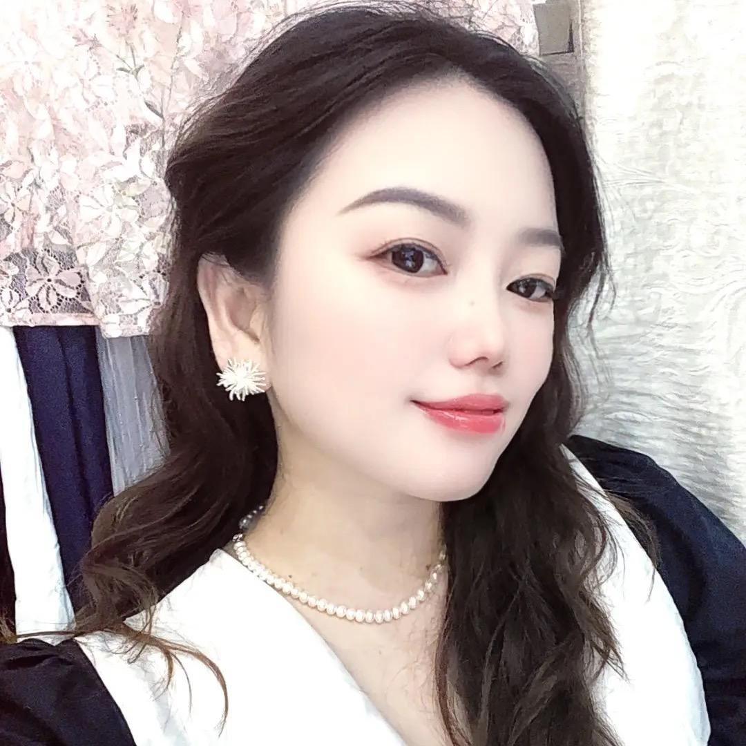 贩卖美丽的华华