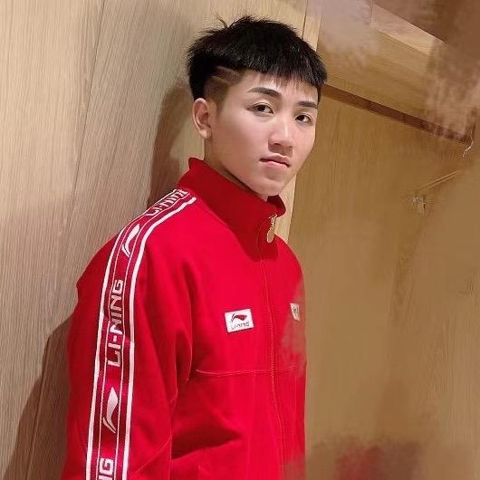 男幼师黄教官