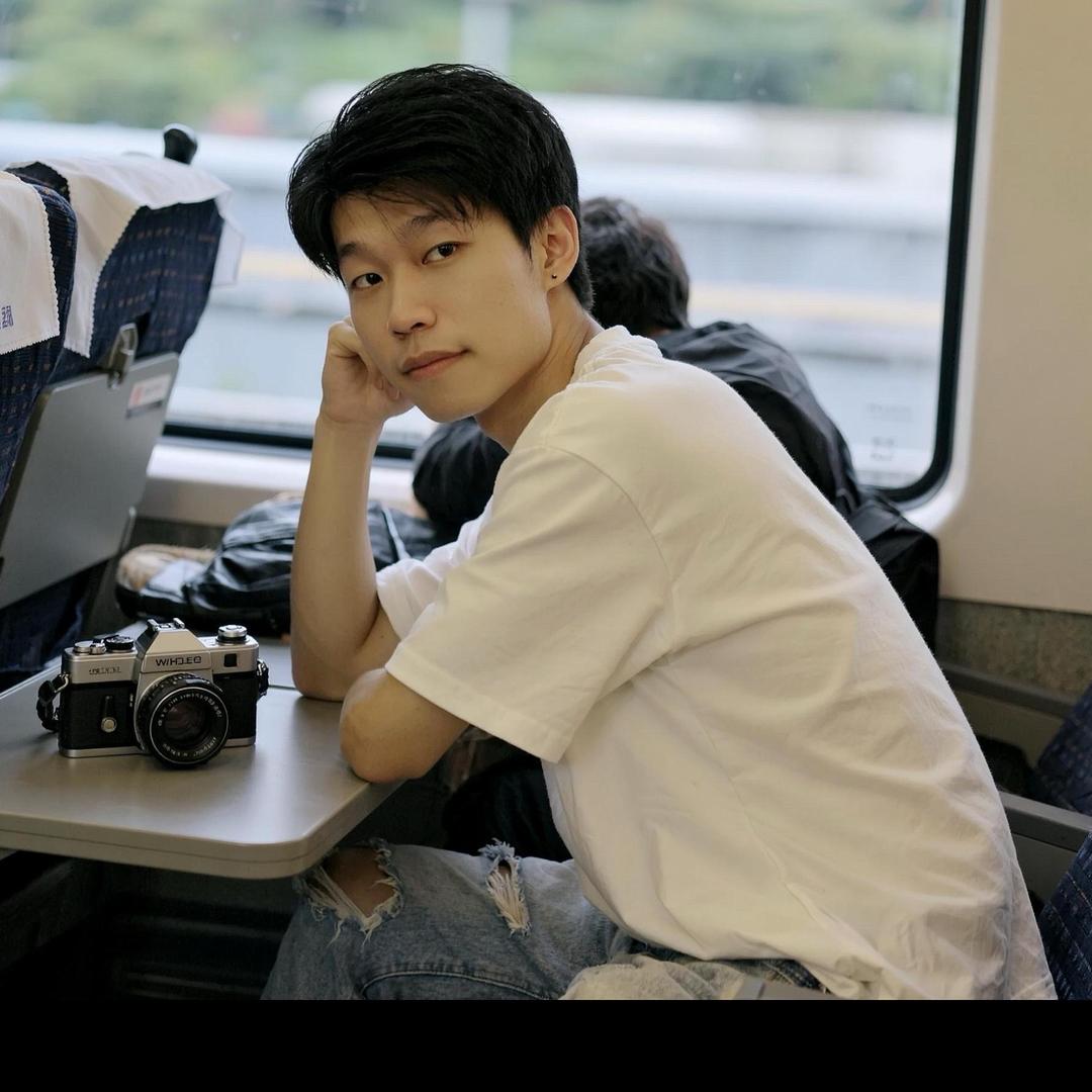 晚风撞窗台💘