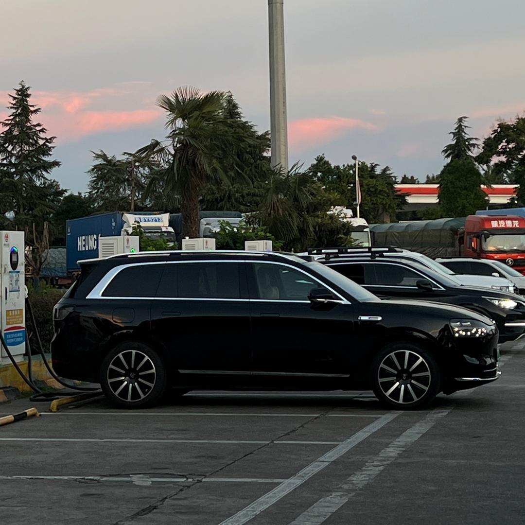 爆有钱的问界M8