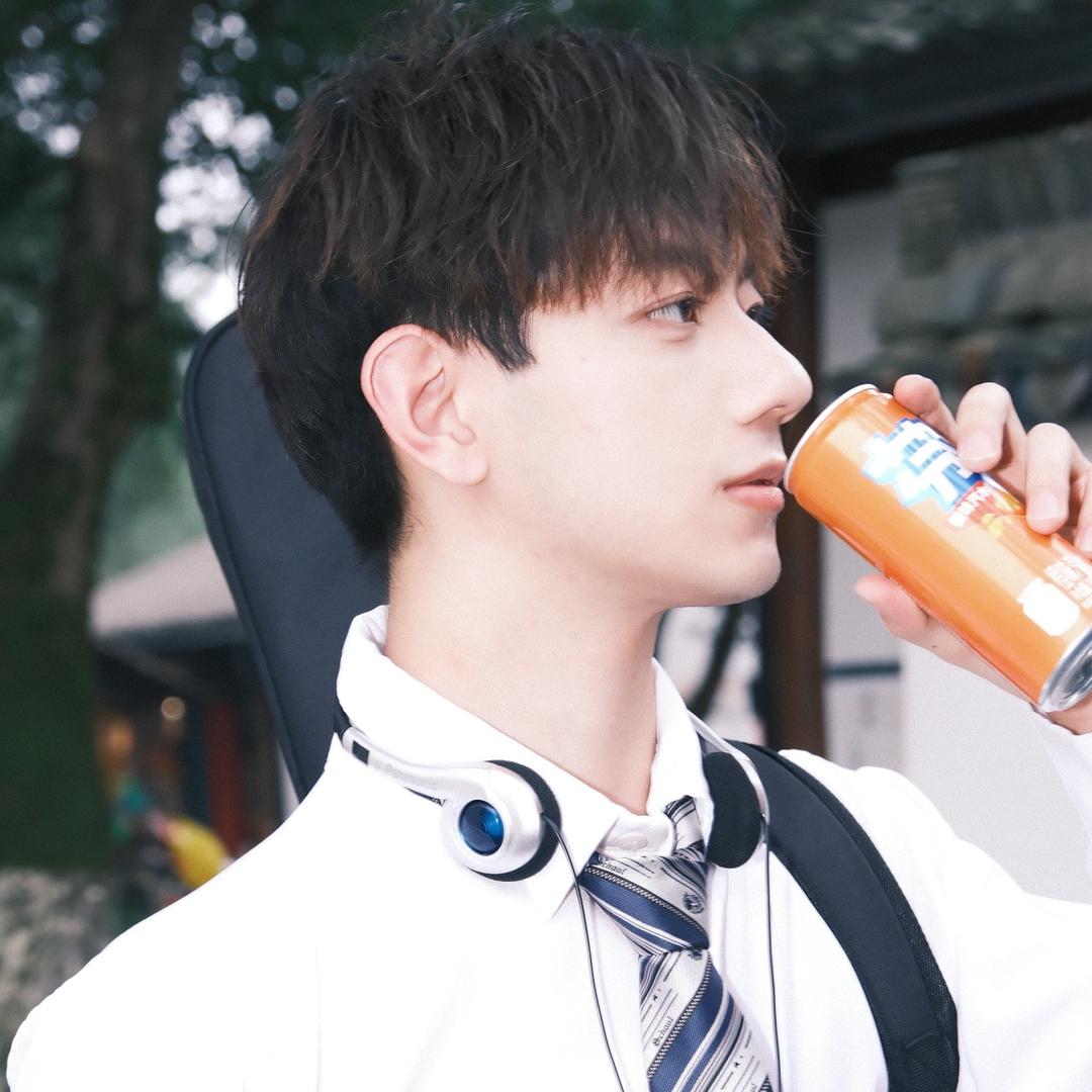 小苗.