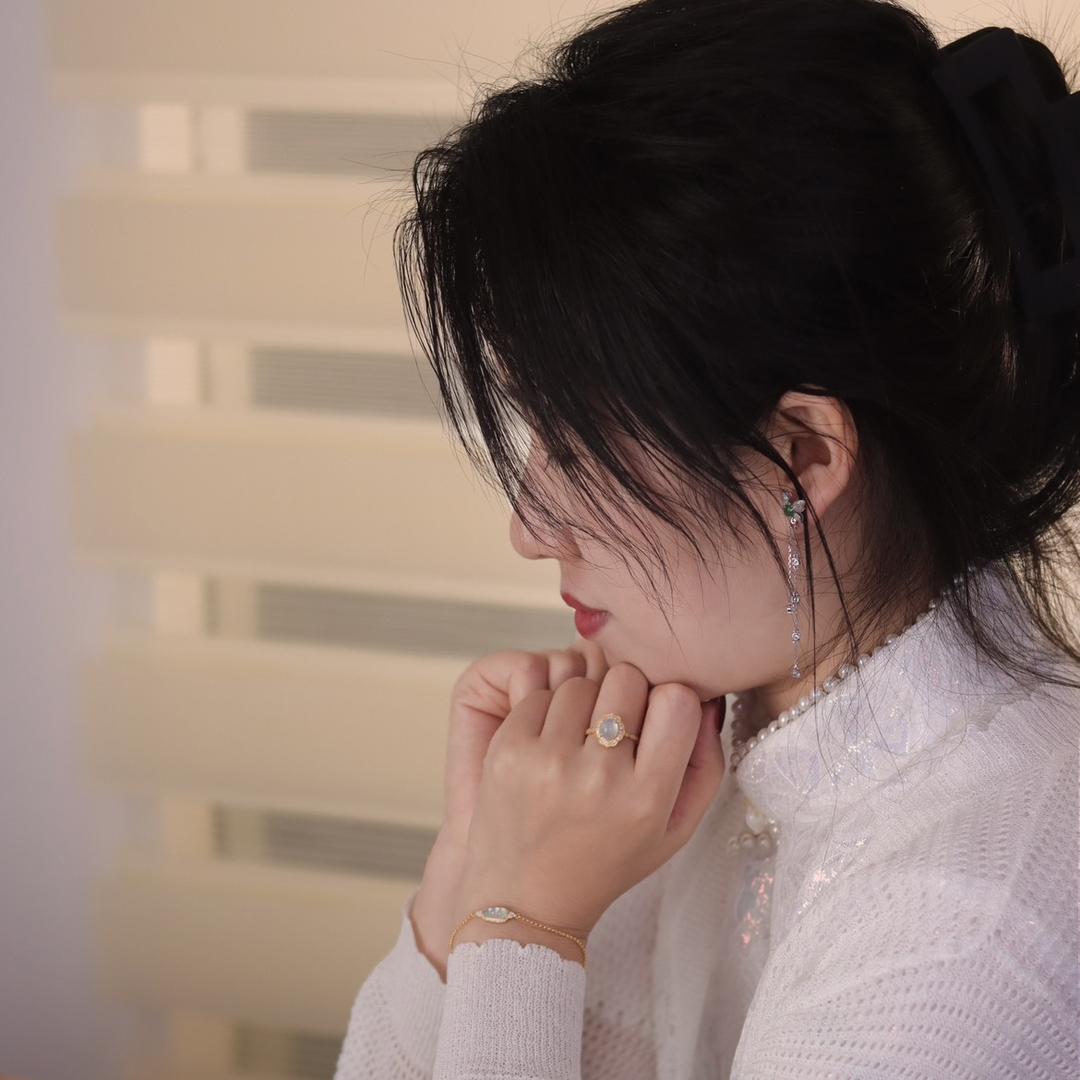 杨扬家翡翠珠宝