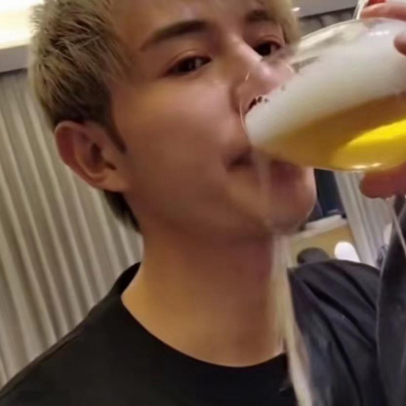 版纳芭芘酒吧 小江经理（傣迪订台）