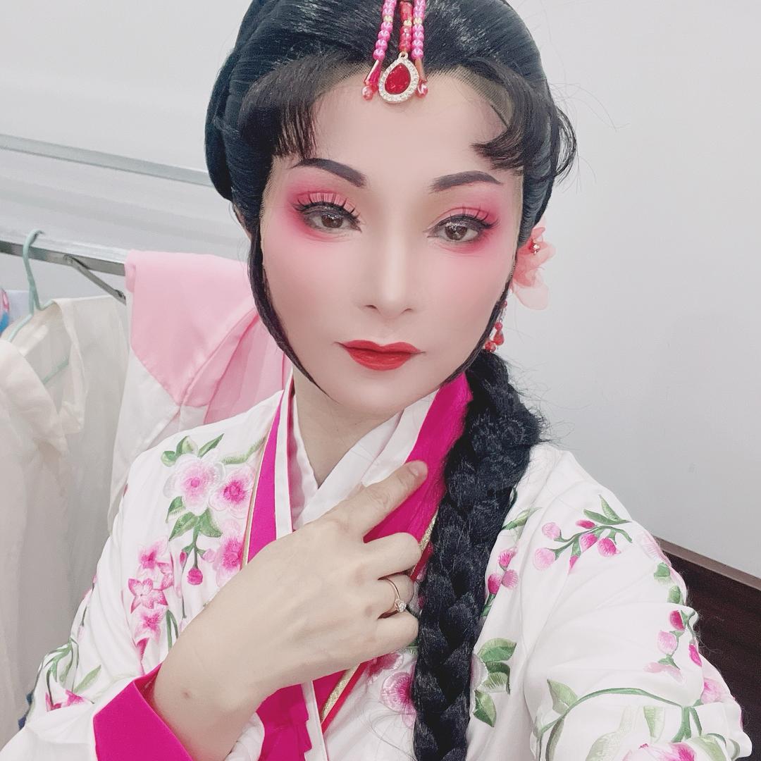 越剧青怡贝