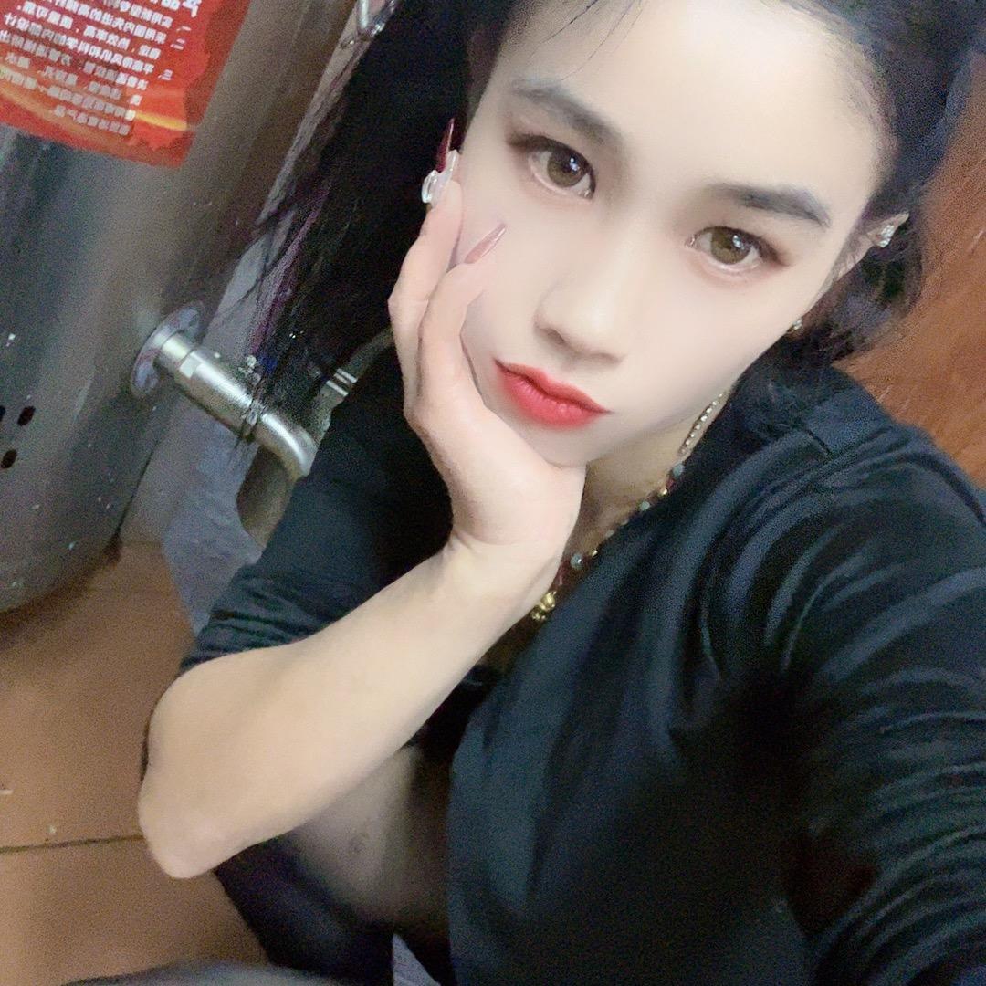 丫头   (๑•॒̀ ູ॒•́๑)啦啦啦