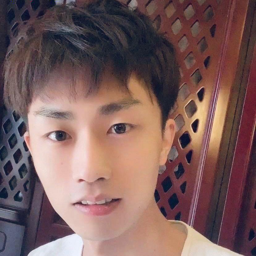 👦