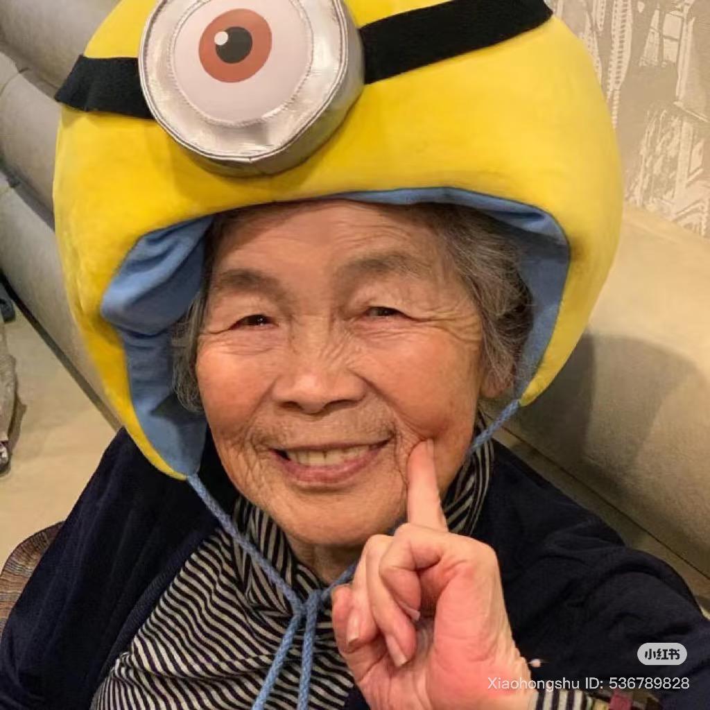 半夜钻床底表白性感迷人大蟑螂被拒太痛了