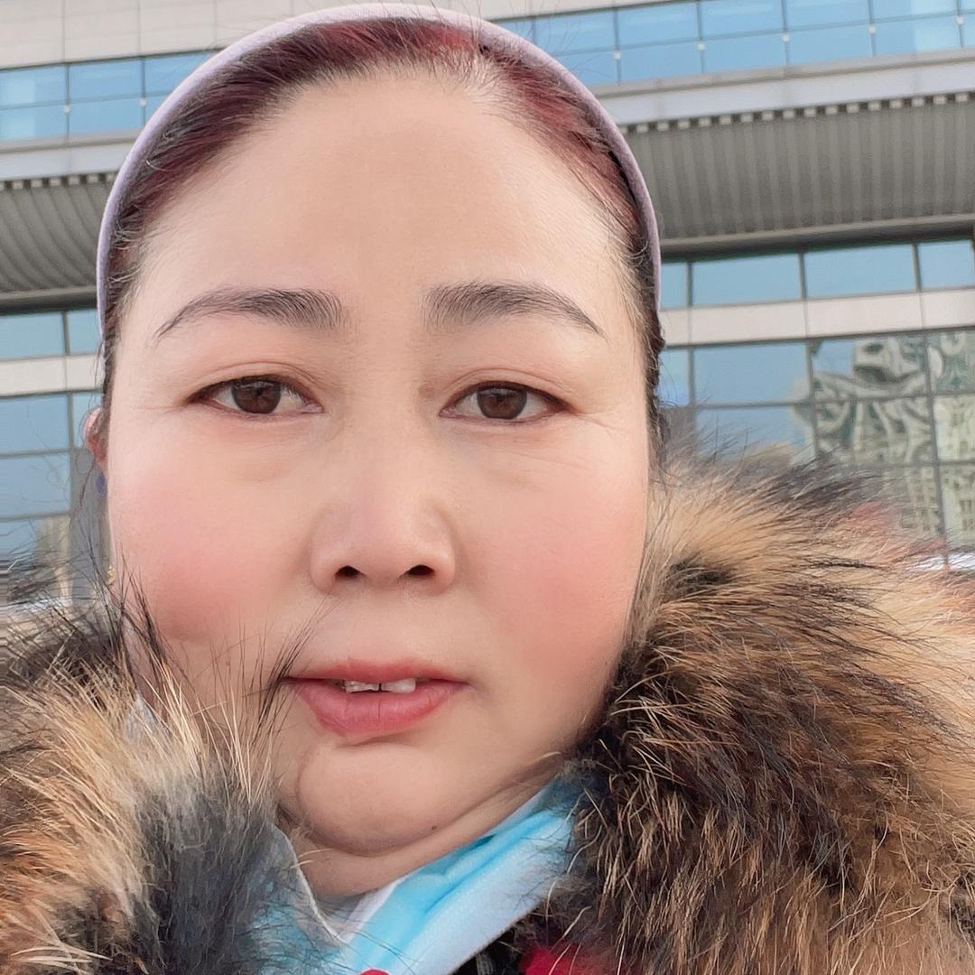 远在他乡。