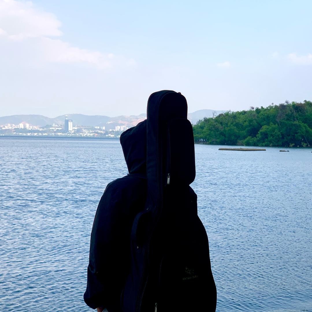 阿满.