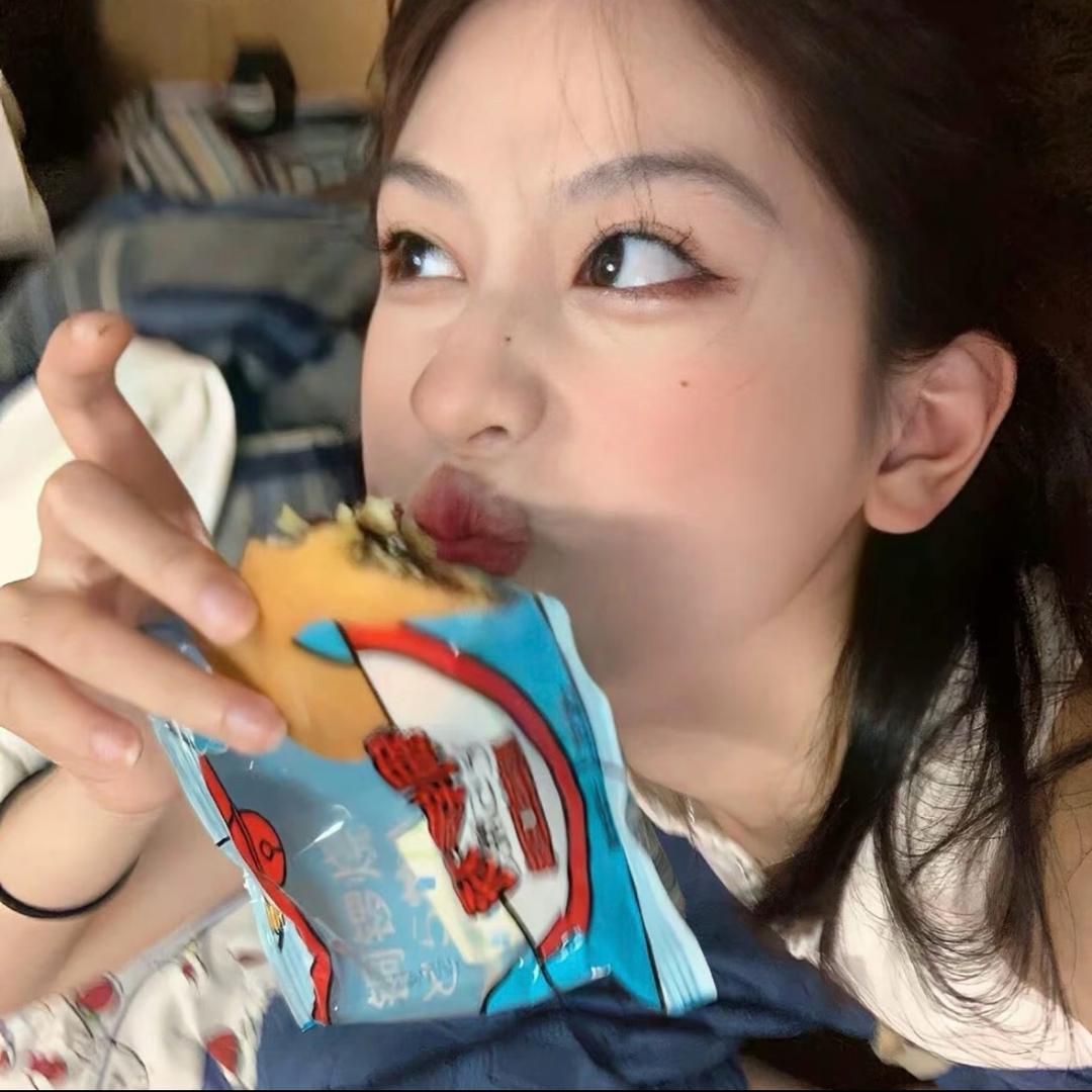 半甜美女.