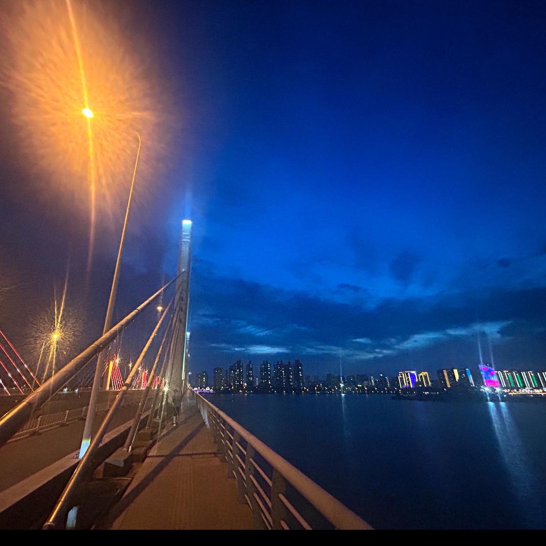 刘行行