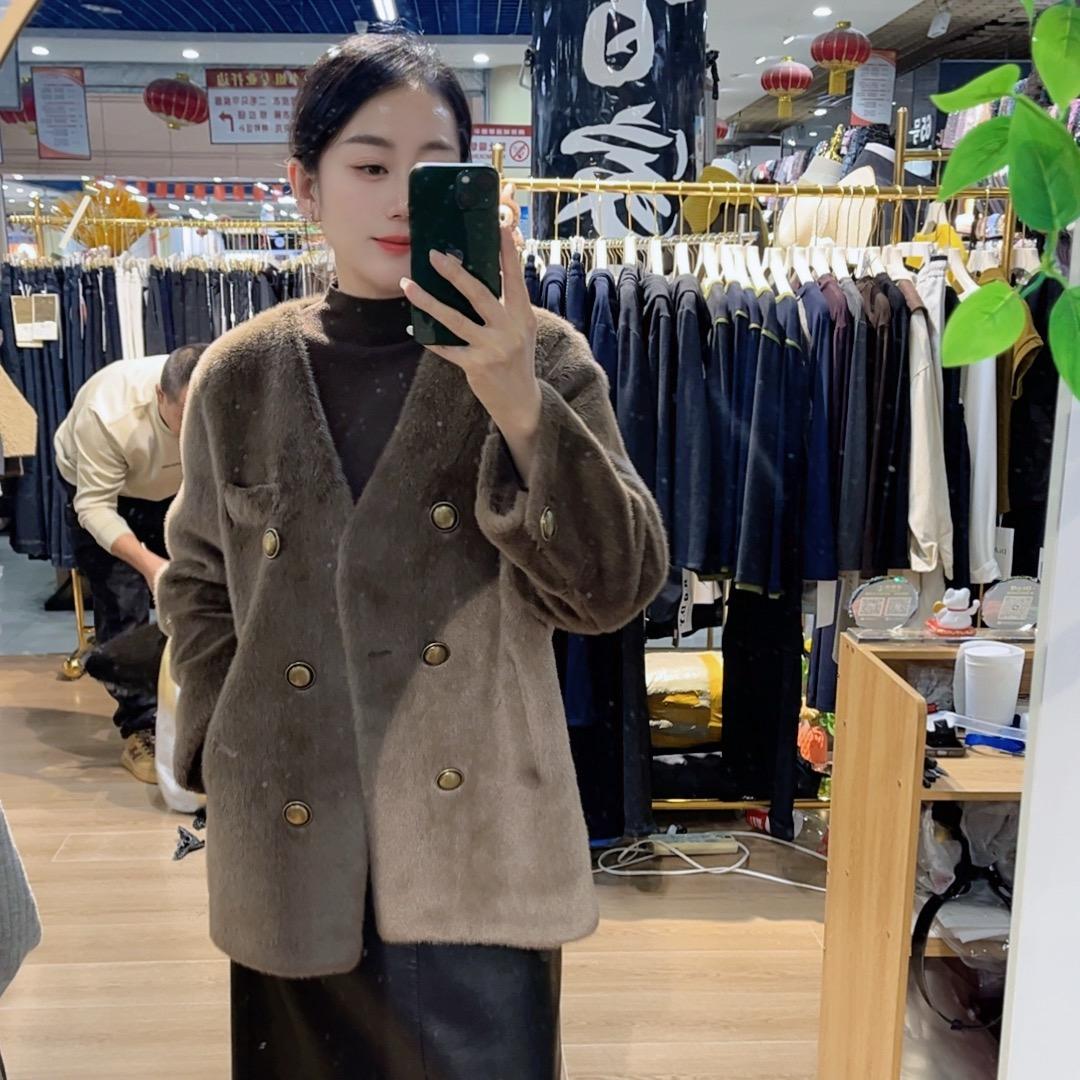 吴忠义乌3楼中厅波波女装