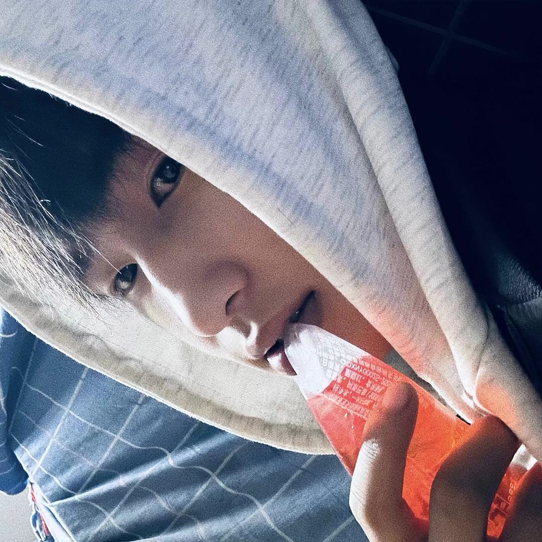 谢 黄 小 龙 包