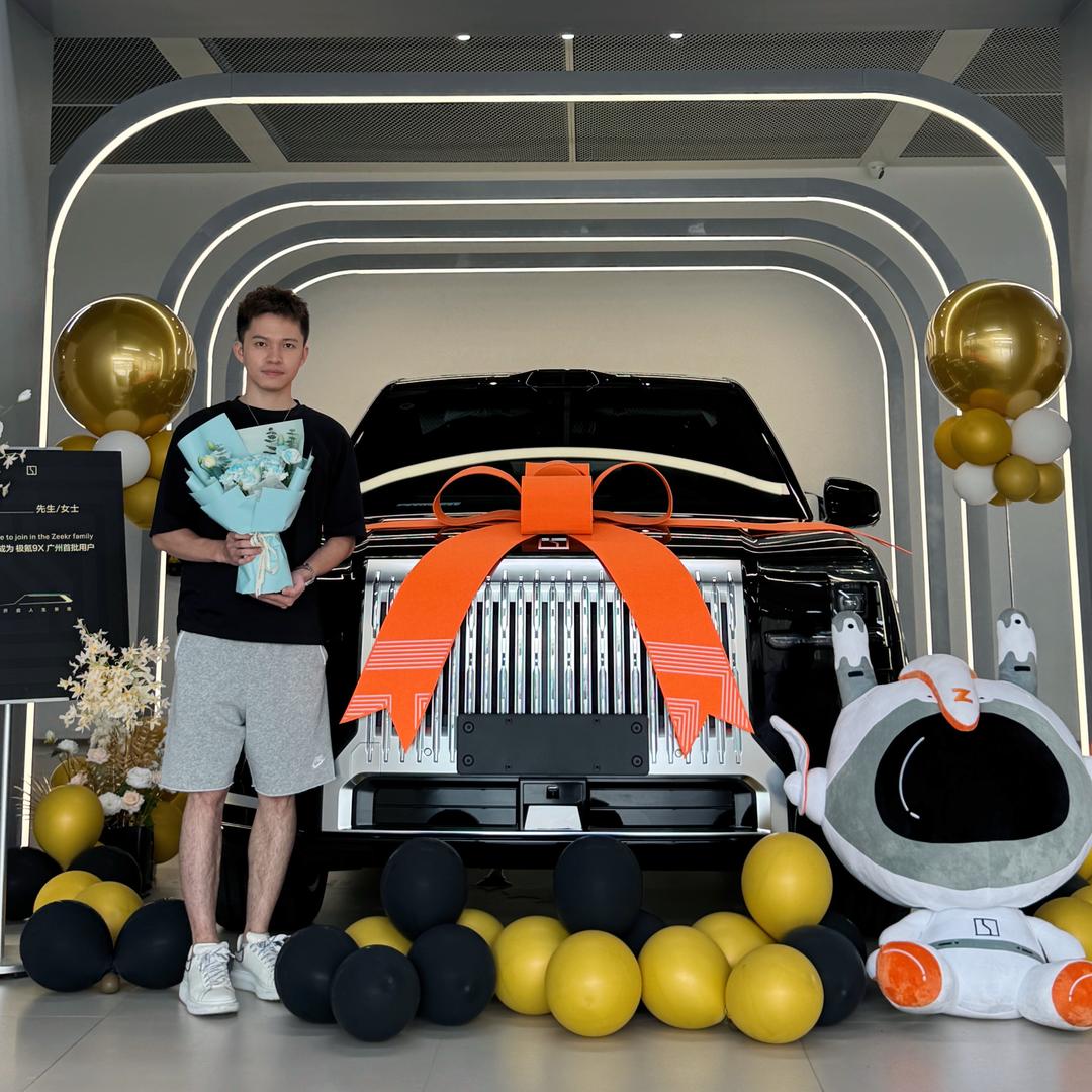 包子哥极氪9X升级用品店