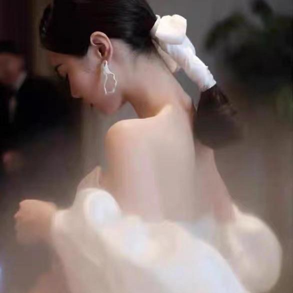 熬鸡汤的小姐姐