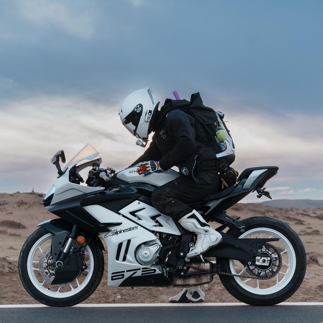 杨超.🏍️