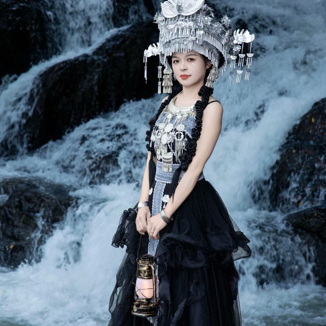 在平洲卖翡翠的80后蜜姐