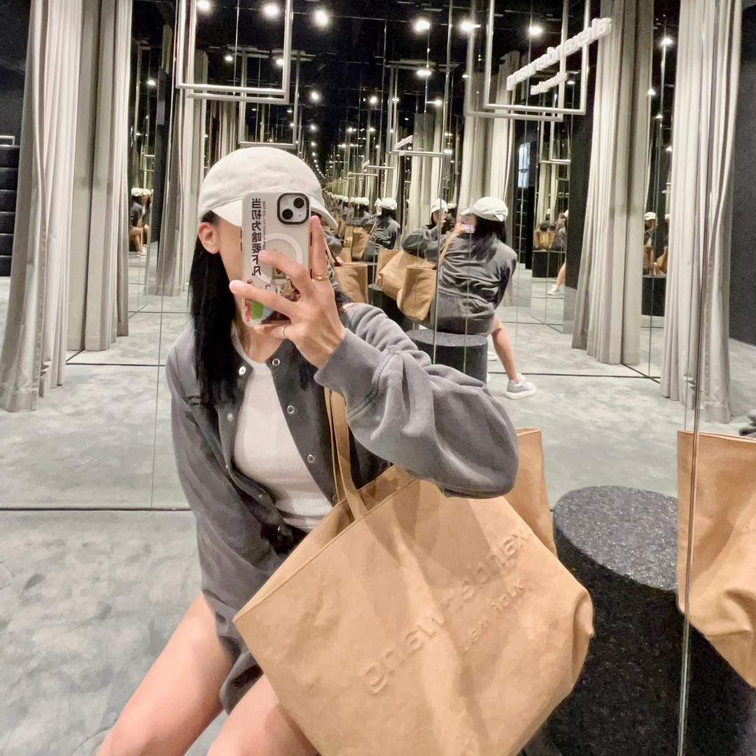 Alexanderwang 柜姐Timi