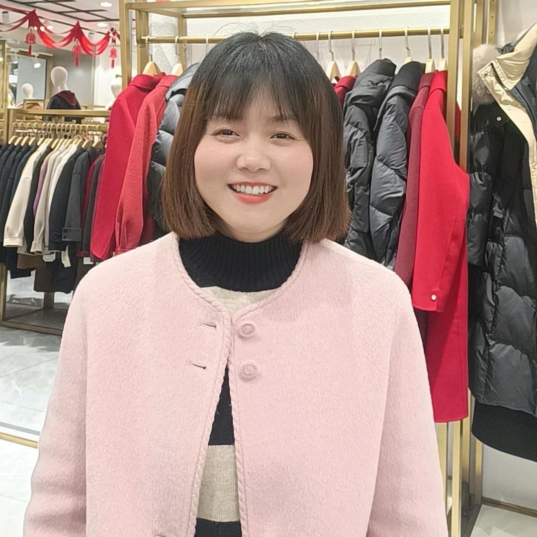丽丽:常山新世纪服饰