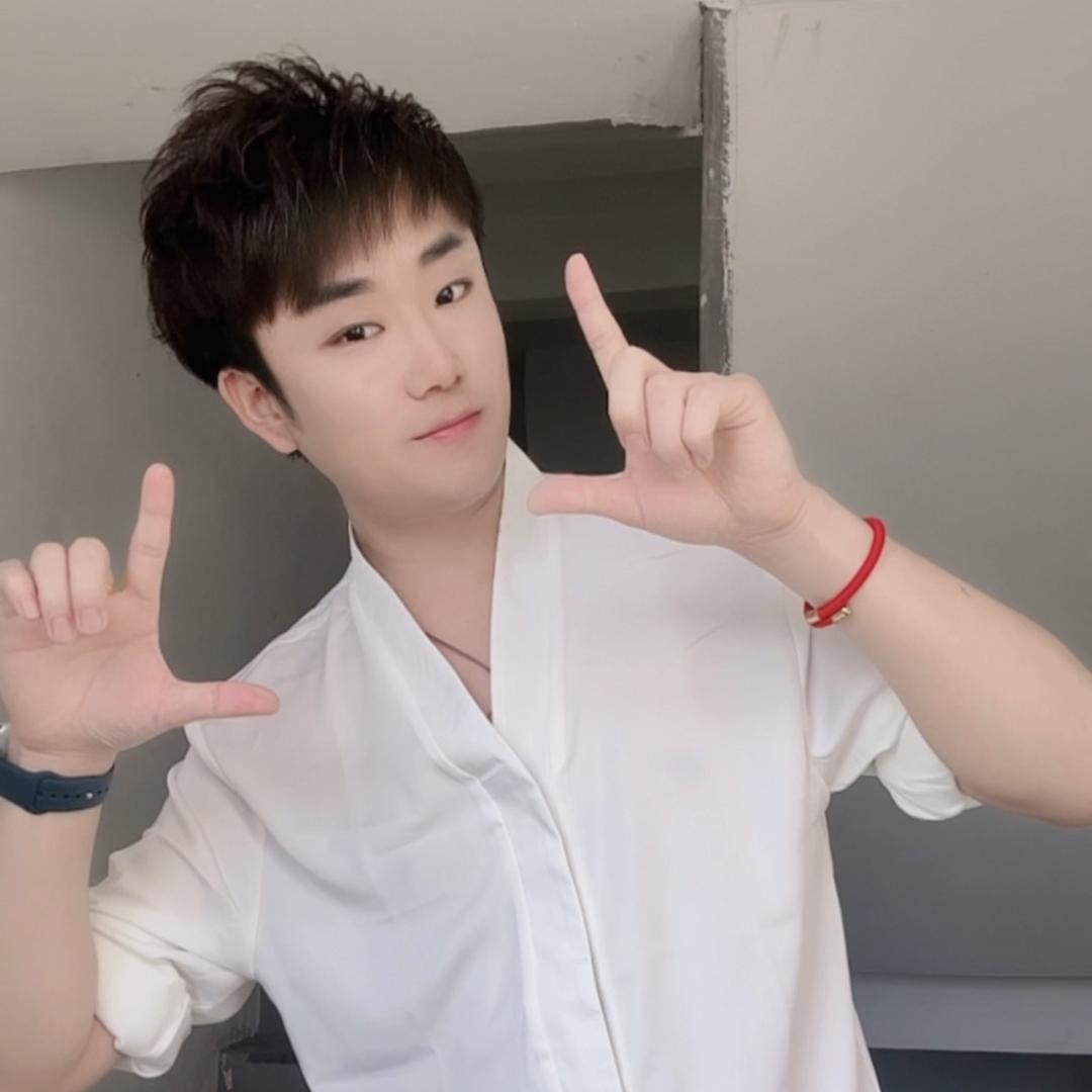 小傲天⁵⁹²³ 🍓（爱你们就完了）