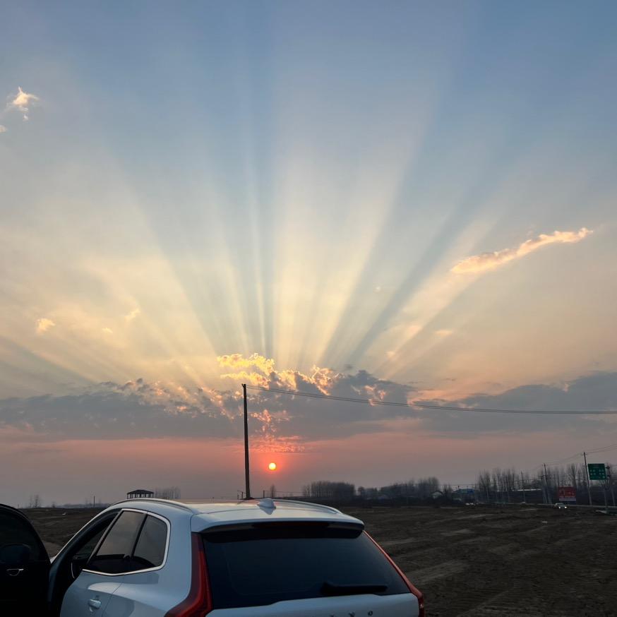 在凌家塘卖水果的小贩罢了