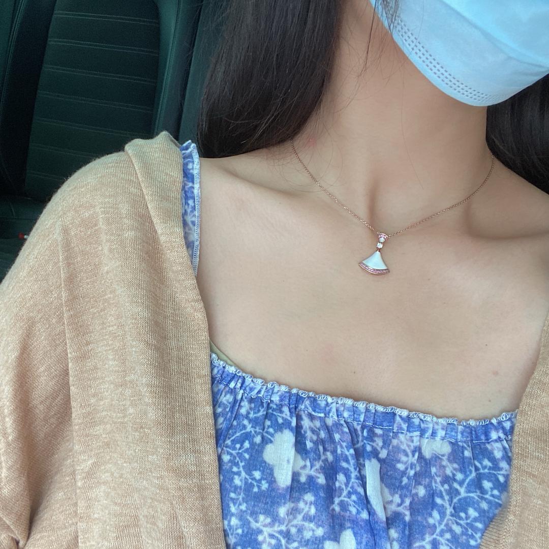 明月松间照.