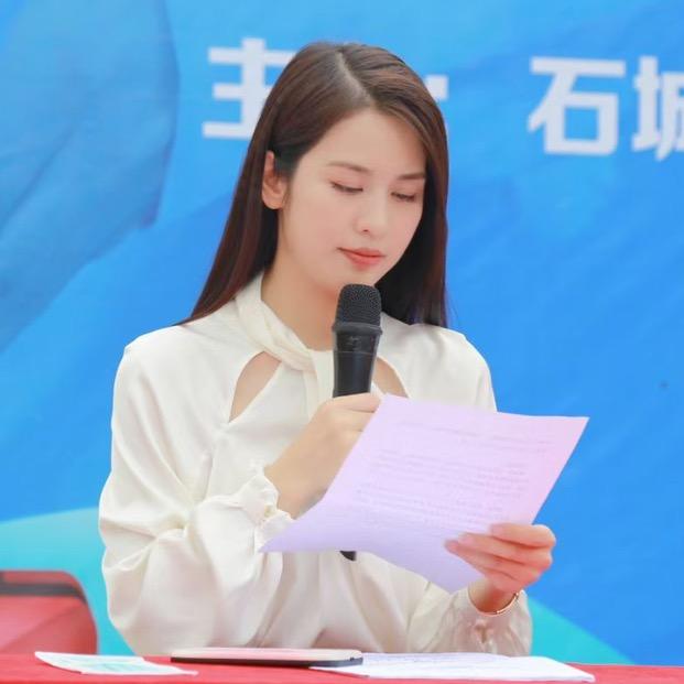 杨杨.