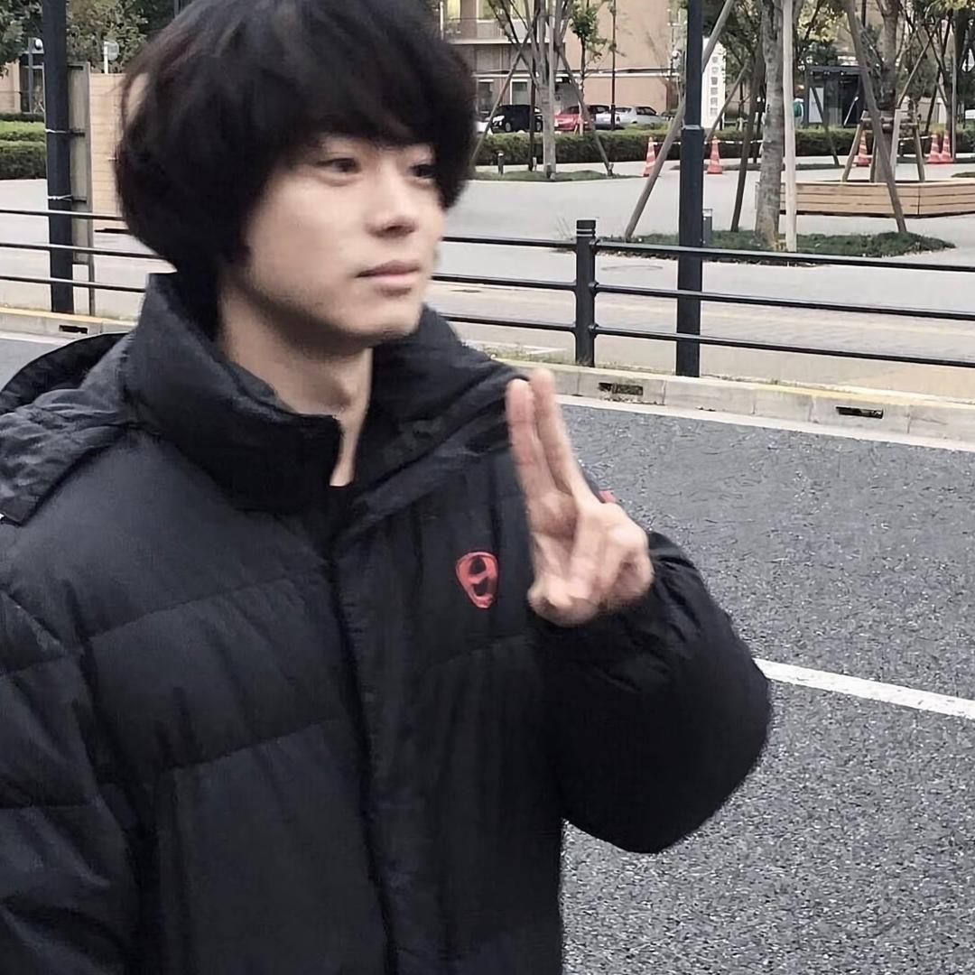 这只猫好可爱