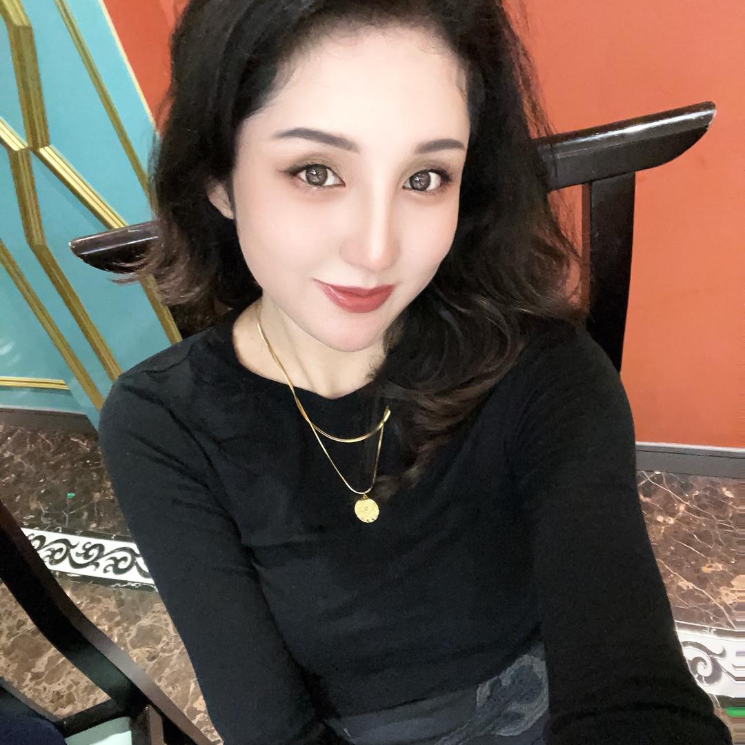 ADila（一大一小法法的28岁妈咪）