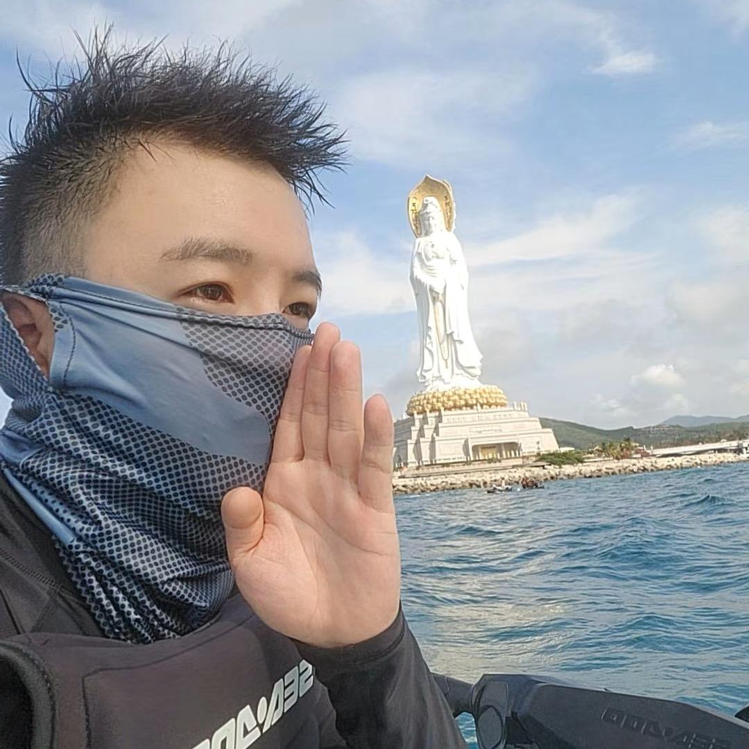 阿雲不爱笑