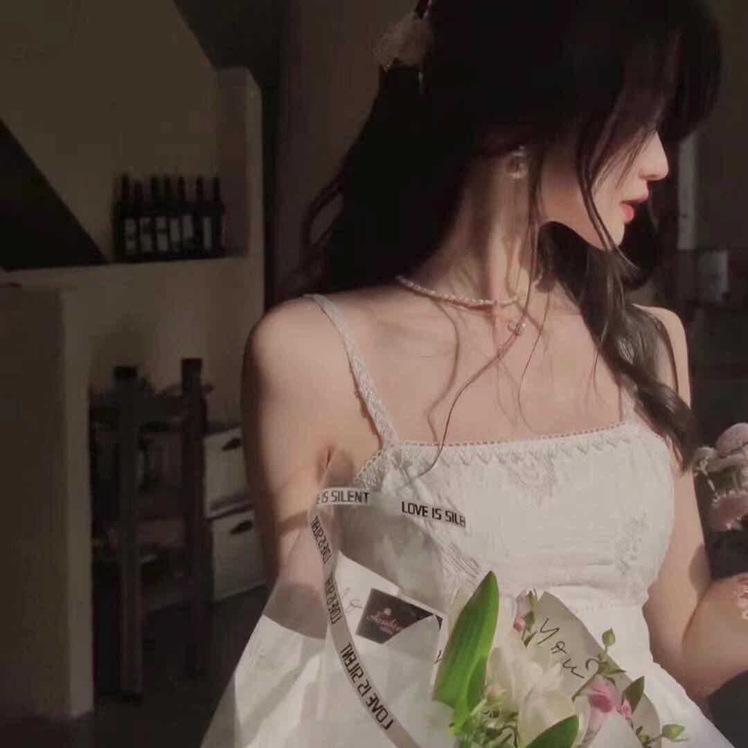 搓指甲养狗咪的琪琪