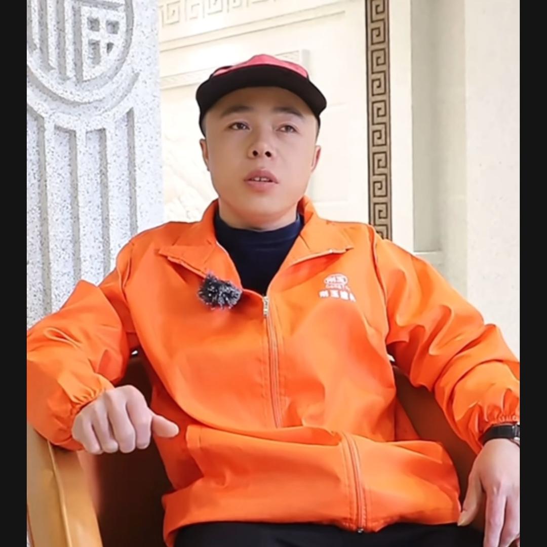 刚玉金牌工长周晓毅