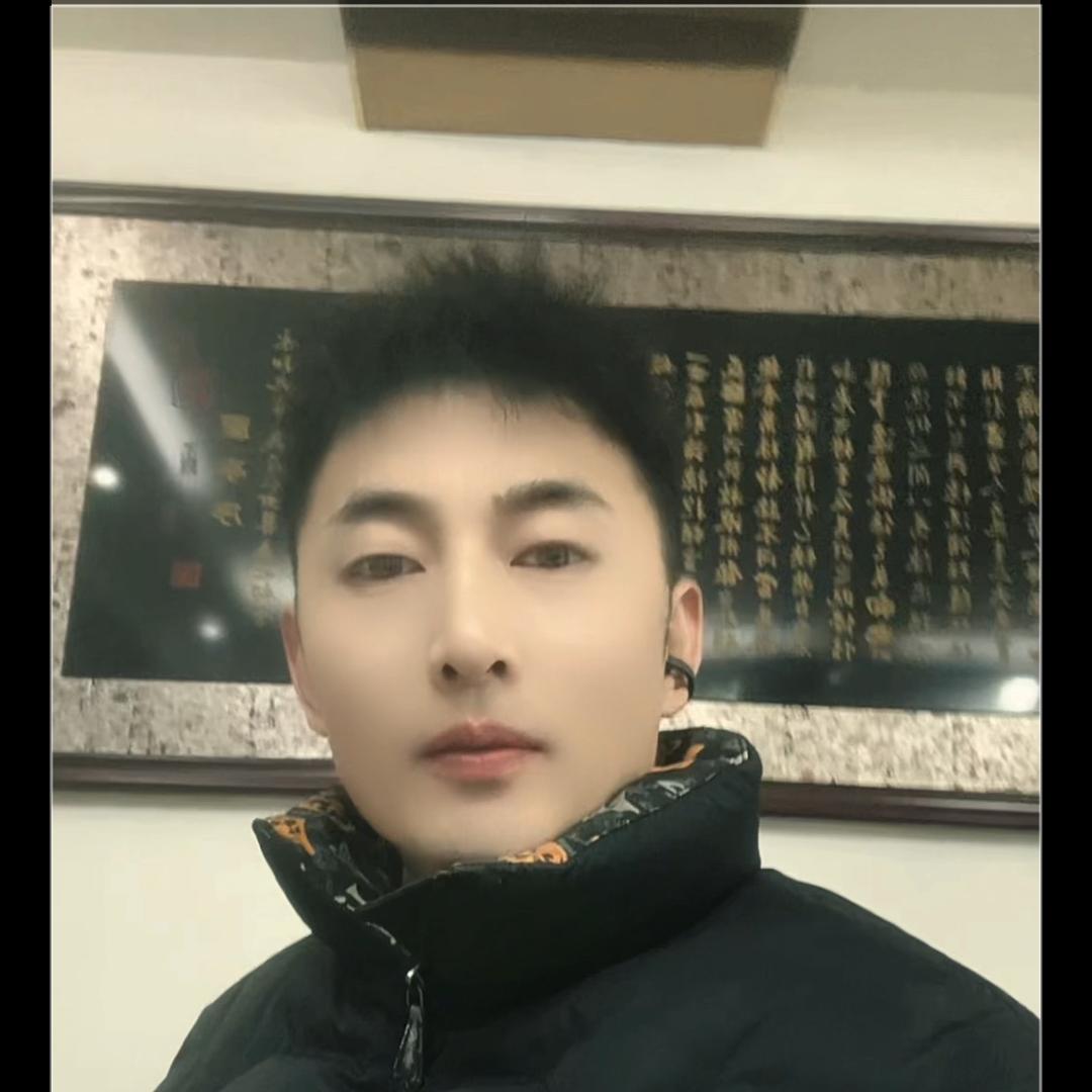 虎哥🐯龙腾虎跃　　　　　　　　　🪳