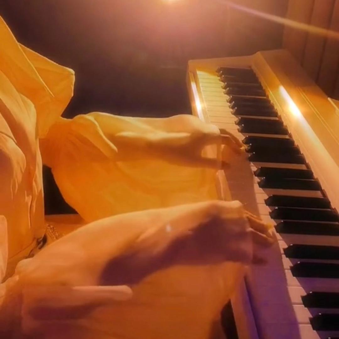 桃子老师弹吉他🎸