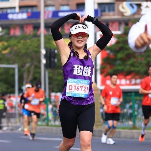小迷妹在跑步