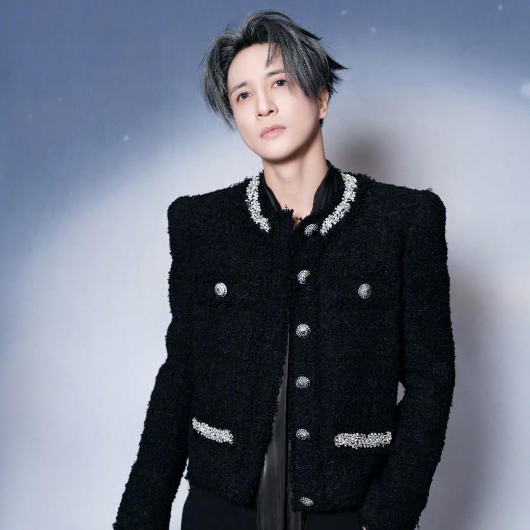 红杏出墙来。