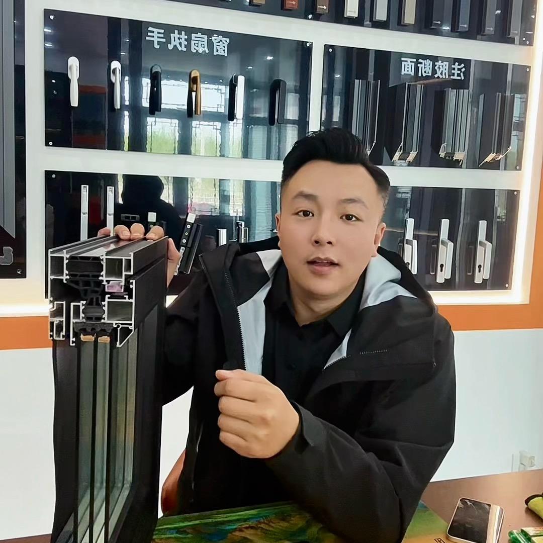 保定鑫方元门窗-老何