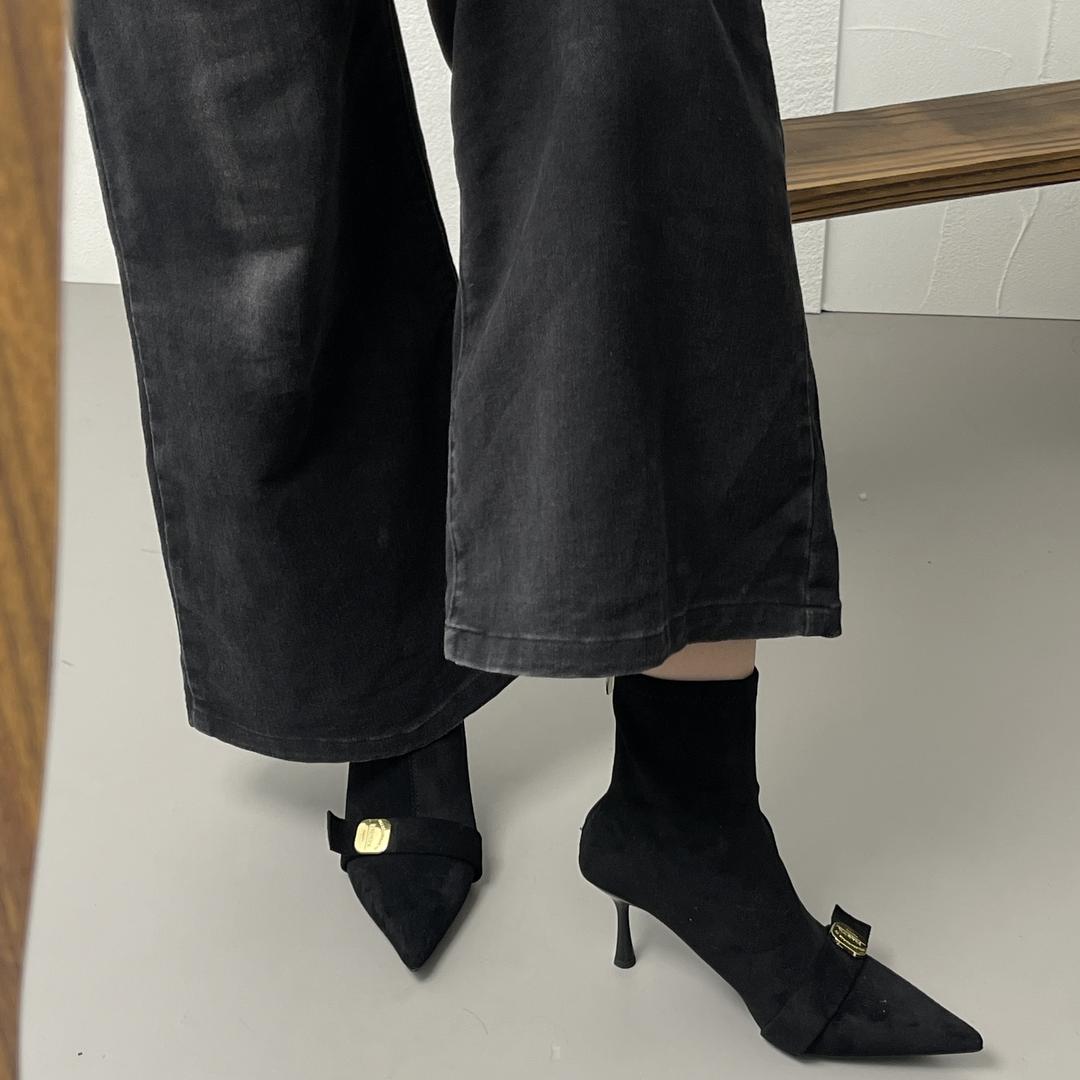 依依家时尚满屋女鞋