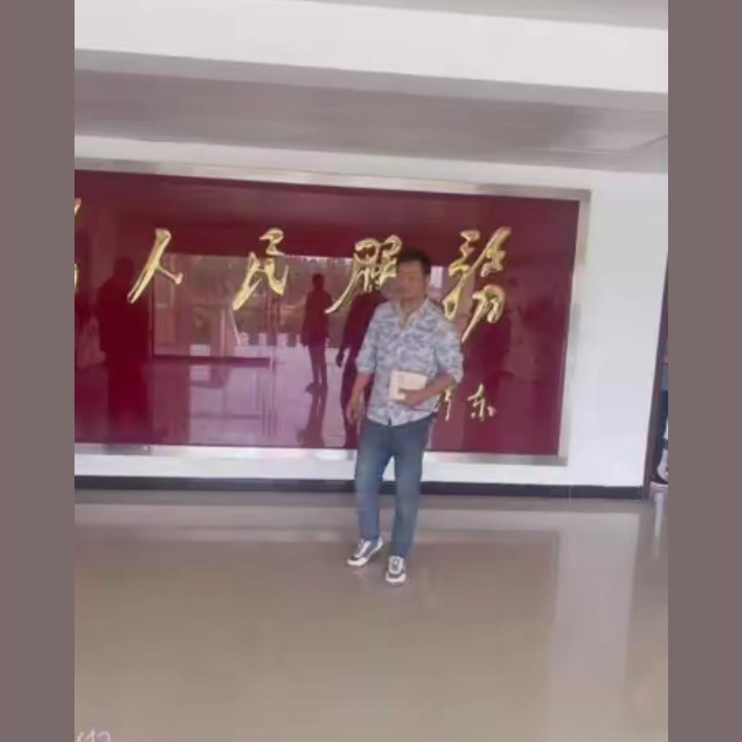 莫慌～张