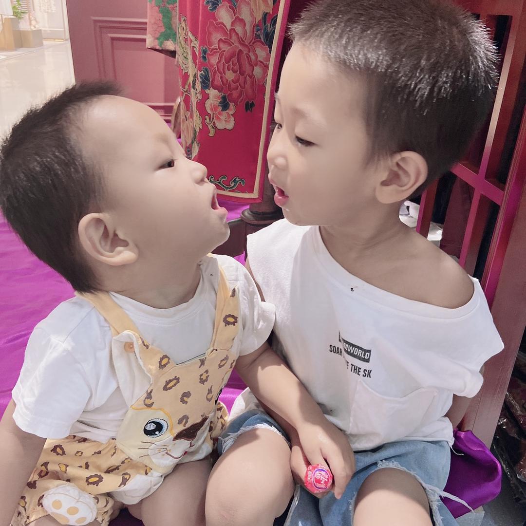 👨‍👩‍👦‍👦