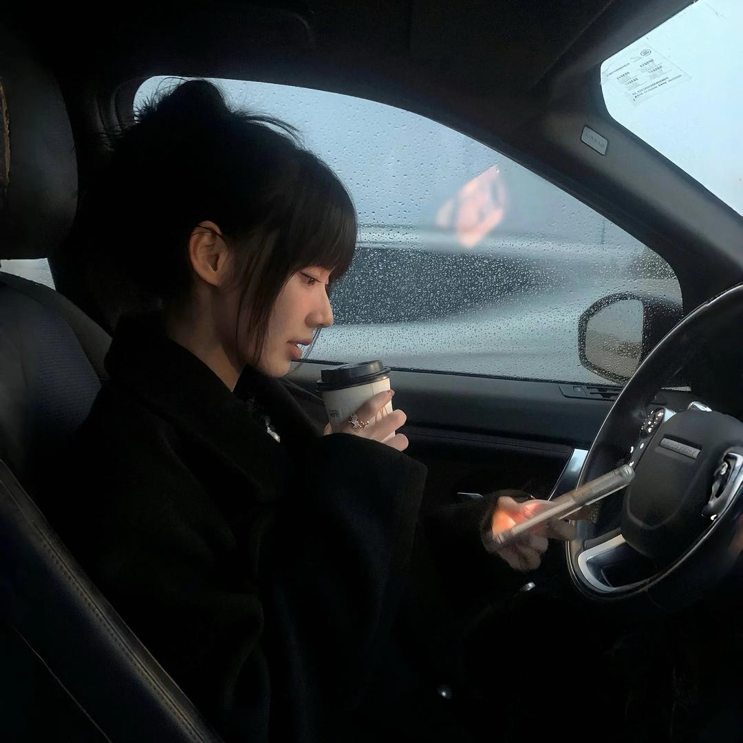 少女的裙摆