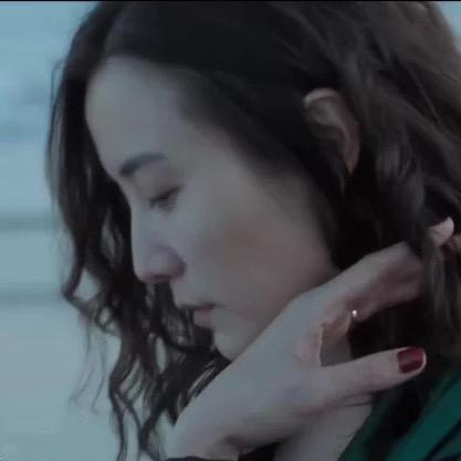 kissing。