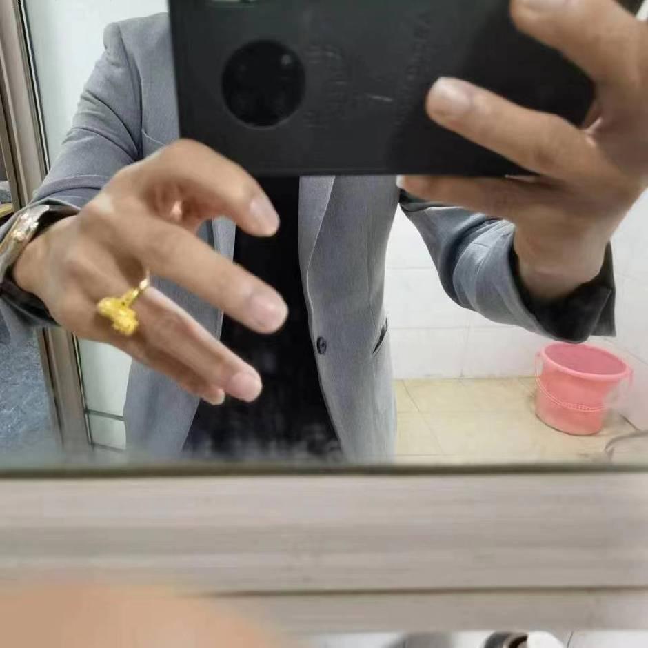 我姓董却懂不了你。。。。