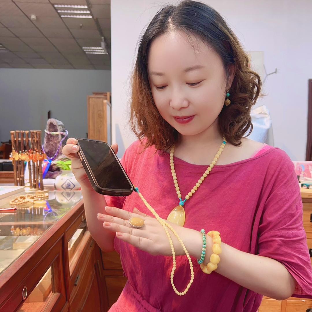 爱珠宝的姐姐