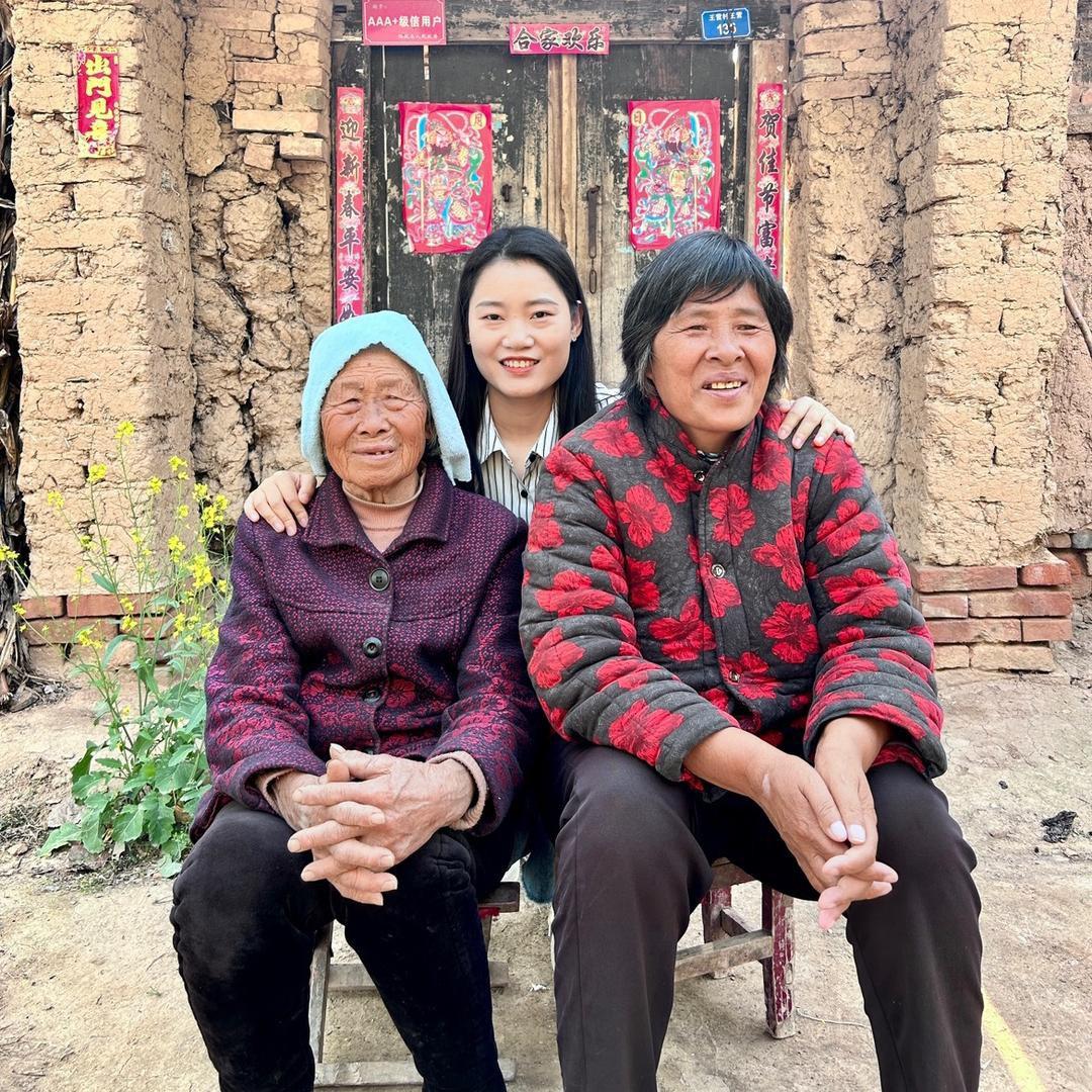 姥姥和盲人小姨