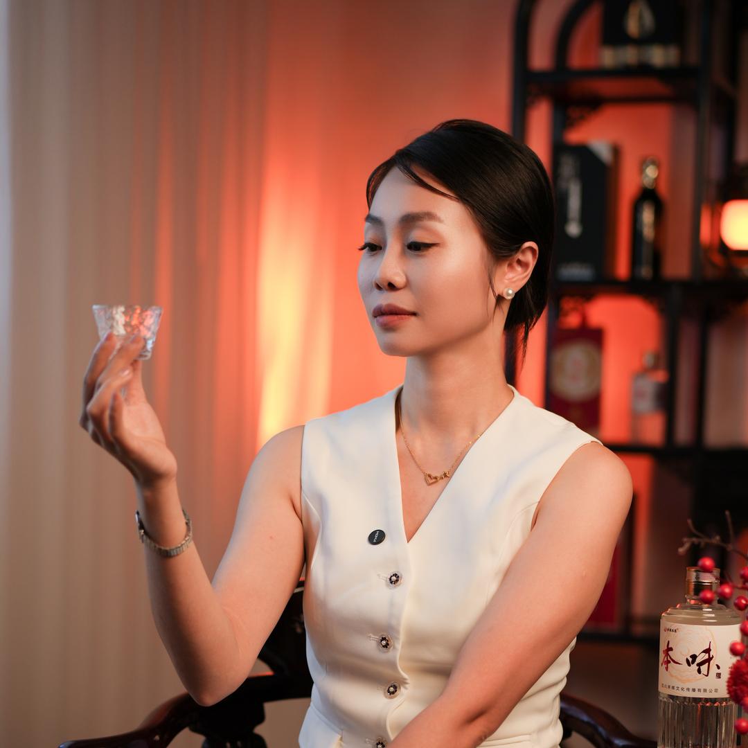 赖族酒厂杨琬雯