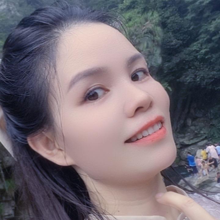 纤云织几窗帘，钟小甜