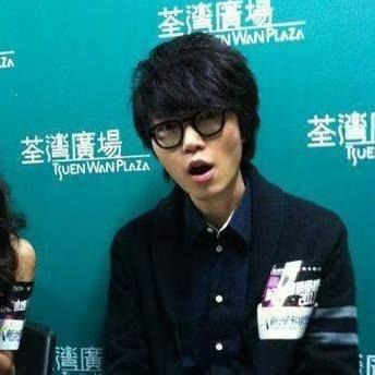 酷酷笑脸爱吃冰淇淋