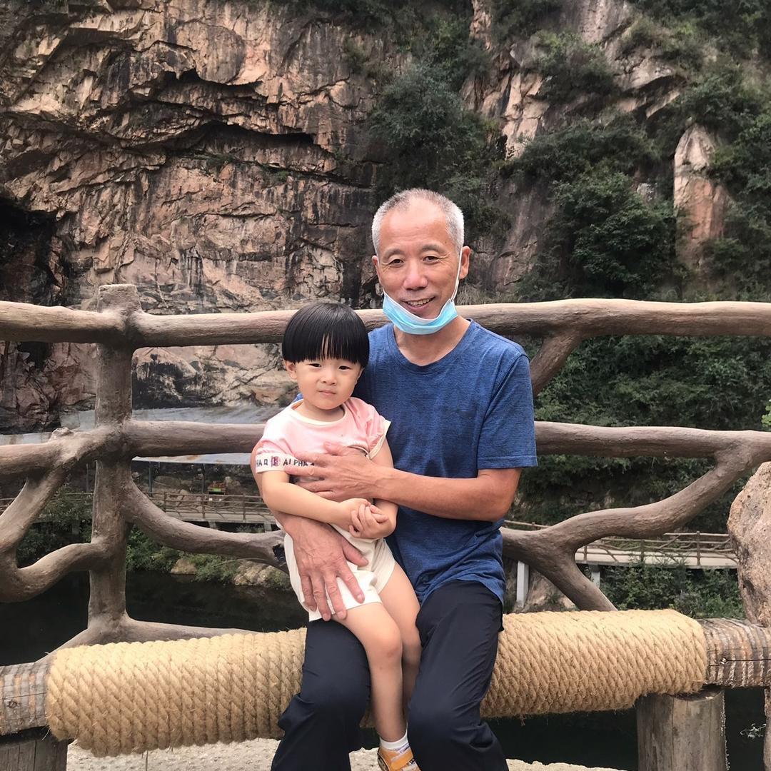 爱蹦哒的农村老头